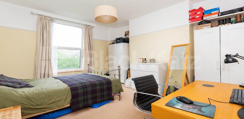 			1 Bedroom, 1 bath, 1 reception Apartment			 ENGLEFIELD ROAD , DE BEAUVOIR TOWN N1